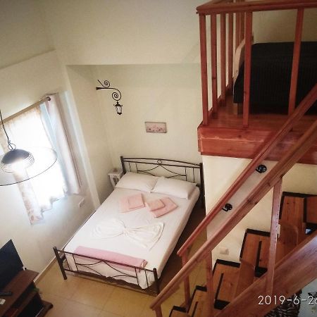 Deili Studio Loft Каламата Екстериор снимка